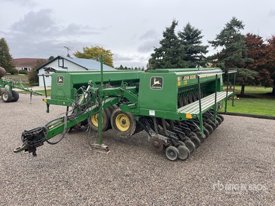 John Deere 455 35 ft Folding Seed Drill
