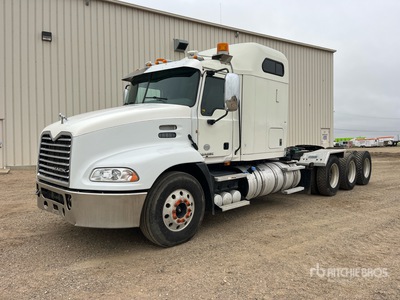 2015 Mack CXU614 8x6 Tracteur routier couchette
