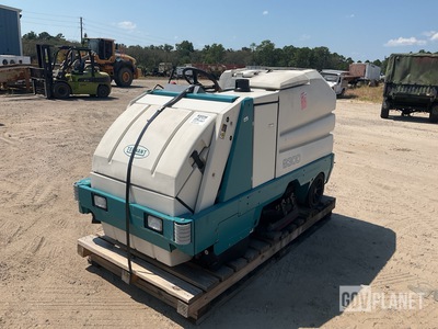 Tennant 8300 Floor Scrubber