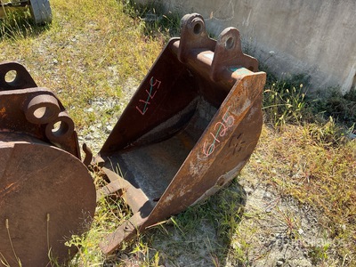 24 in Digging Excavator Bucket