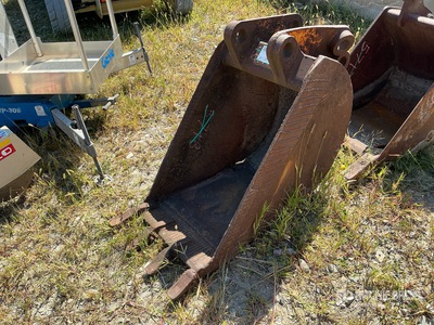 24 in Digging Excavator Bucket