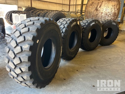 Quantity of (4) 20.5R25 を見 Tires