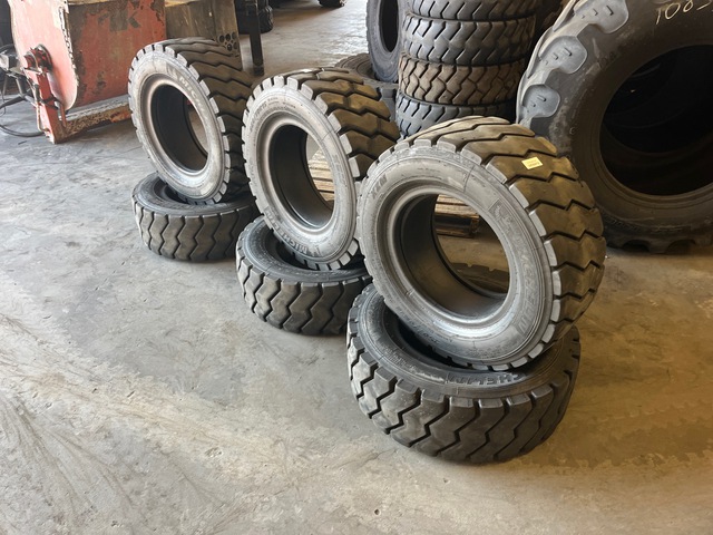 Quantity of (6) Michelin 250/70R15 Tires Quantity of (6) Michelin 250/70R15 Tires