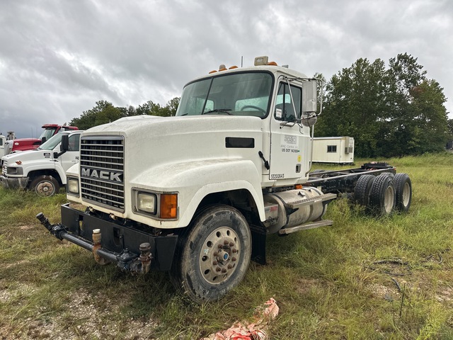 2001 Mack CH613 6x4 Cab and Chassis