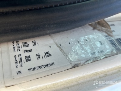 2012 International 4300 4x2 شاحنة فان (Inoperable)