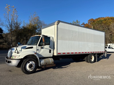 2015 International 4300 4x2 Furgoneta caja cerrada