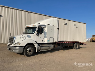 2008 Freightliner Columbia 120 4x2 Sleeper Camión Caja Abierta