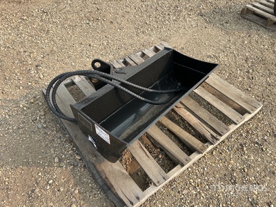 GIYI D3T 32 in Hydraulic Tilting Mini Excavator Bucket (Unused)