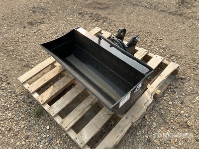 GIYI D3T 32 in Hydraulic Tilting Mini Excavator Bucket (Unused)