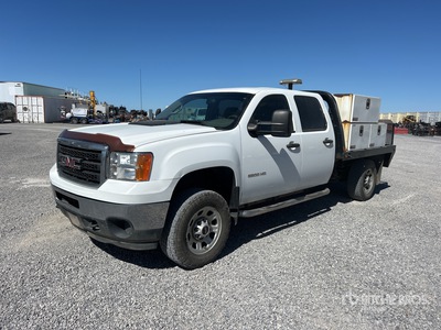 2014 GMC Sierra 3500HD 4x4 Crew Cab Flatbed Truck