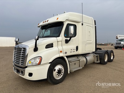 2013 Freightliner Cascadia 113 6x4 3- Achs Sattelzugmaschine mit Schlafkabine