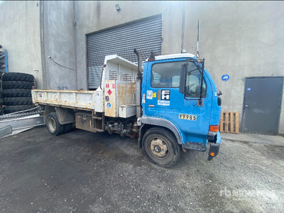 2005 Nissan UD MK176T 2-Achs Kipper-Lkw