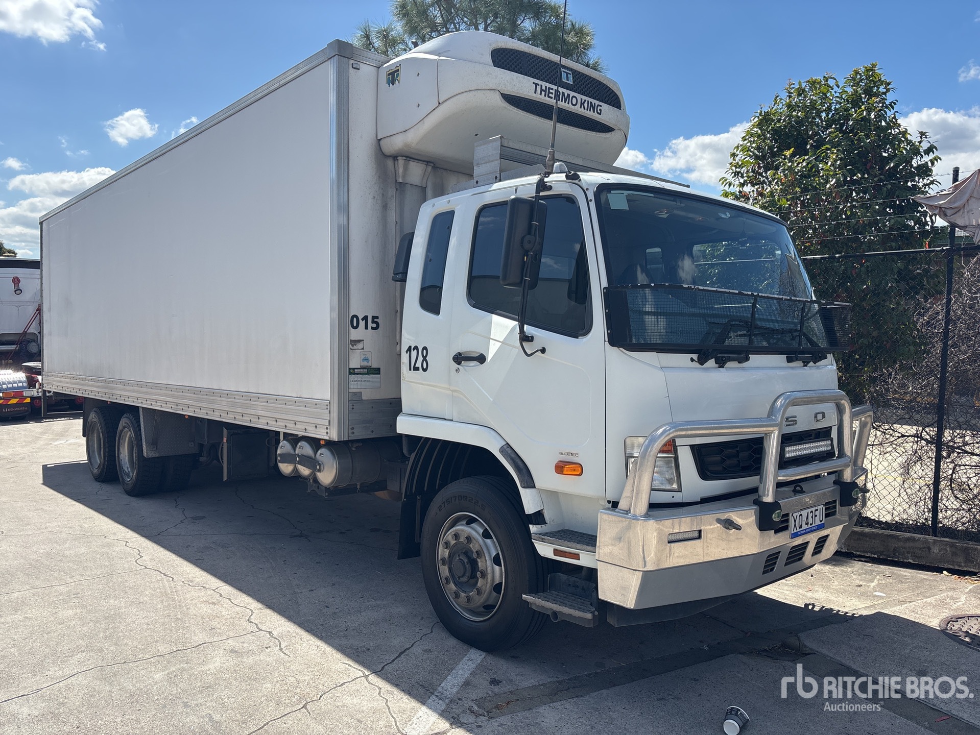 2016 Mitsubishi FN600 6x2 Kühlfahrzeuge