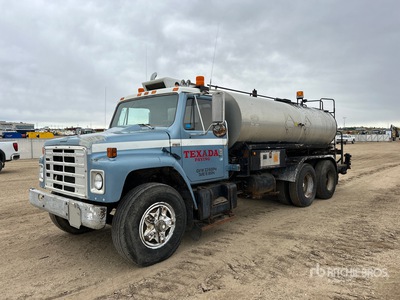 Etnyre BT-HI 2170 gal on 1984 International F1954 6x4 Asphalt Distributor Truck
