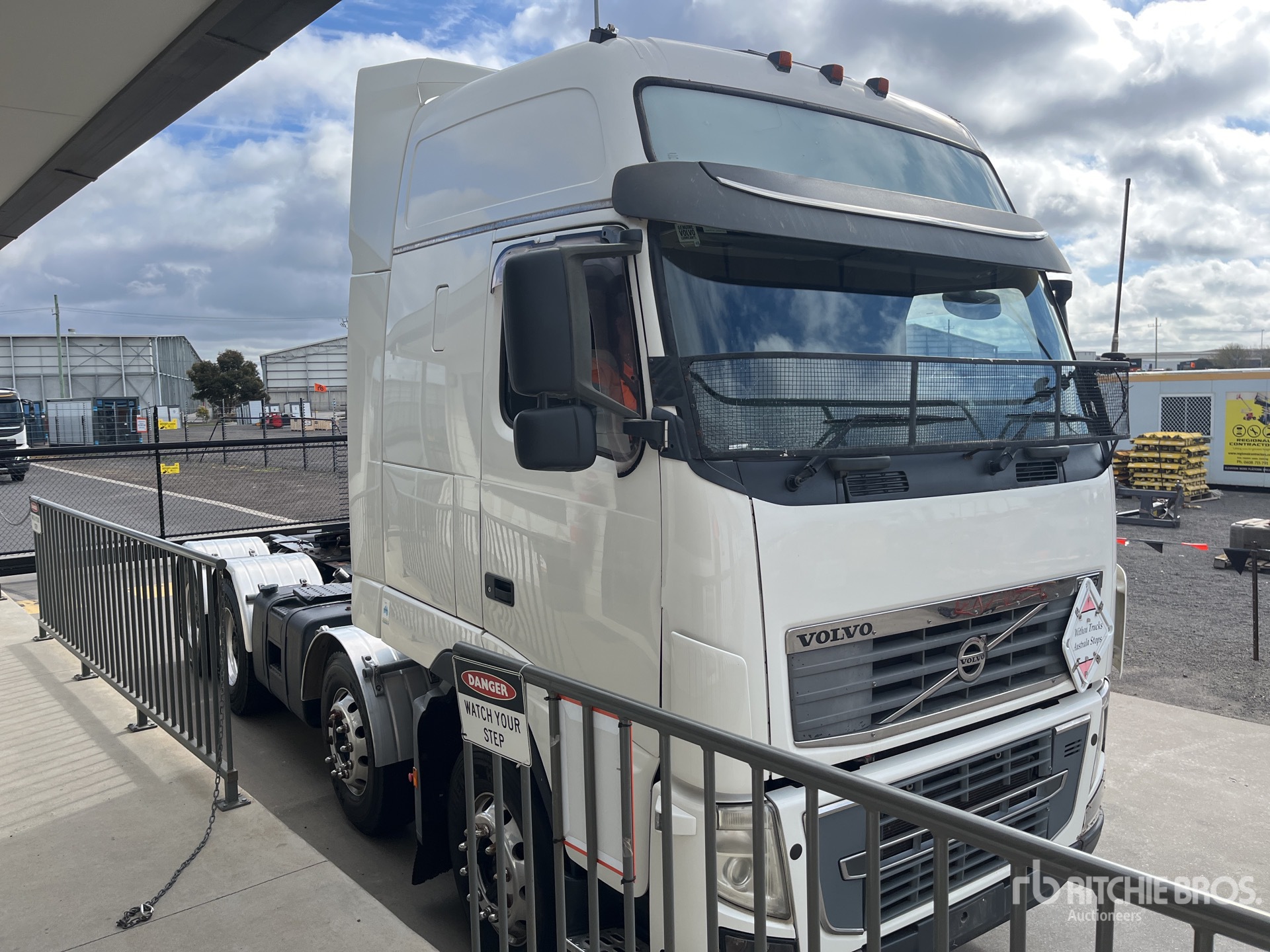 2014 Volvo FH600 T/A Sleeper Truck Tractor
