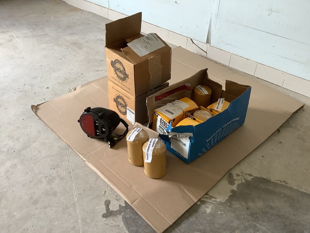 (8) Cat 7E-9763 Filters & (2) Truck-Lite 07415 Tail Lights (8) Cat 7E-9763 Filters & (2) Truck-Lite 07415 Tail Lights