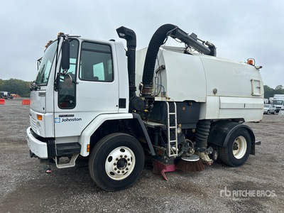 Johnston on 2005 Freightliner FC80 Kehrmaschine