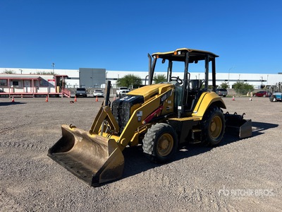 2017 Cat 415F2IL 4x4 を見 Landscape Loader