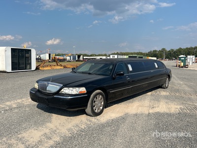 2003 Lincoln Town Car Limousine