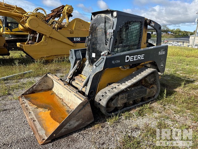 MINI CARGADOR SOBRE ORUGAS 2010 JOHN DEERE 323D