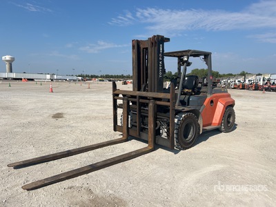 Toyota 8FD70U 13550 lb Pneumatic Tire Forklift