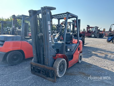 Heli CPCD25-KU14H 4300 lb Pneumatic Tire Forklift