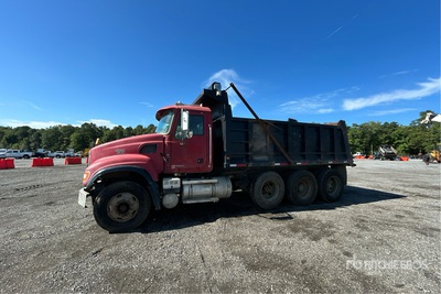 2006 Mack CV713 8x4 شاحنة قلابة /ثلاثة محاور