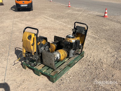 Quantity of (2) Qte De Plaques Vibrantes Jumping Jack Tamper