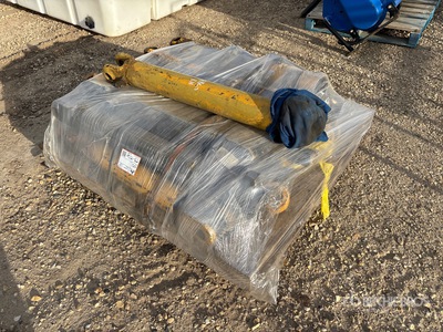 Quantity of (16) Hydraulic Cylindre - Fits John Deere