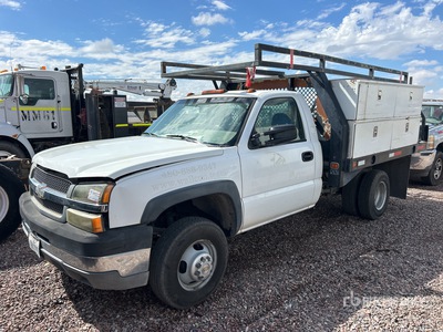 2004 Chevrolet Silverado 3500 4x2 Flatbed Truck (Inoperable)