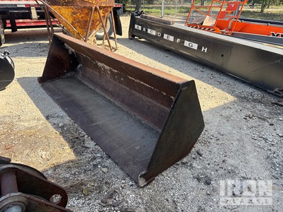 Lull/SkyTrak 94 in Telehandler Bucket