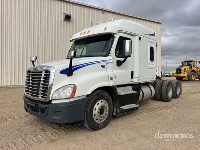 2013 Freightliner Cascadia 113 6x4 トラックトラクター（T/A）