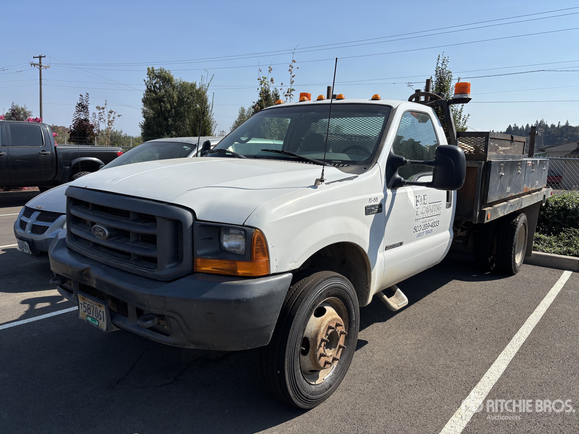 2000 Ford F-450 4x2 Flatbed Truck