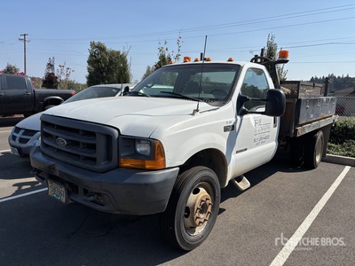 2000 Ford F-450 4x2 Flatbed Truck