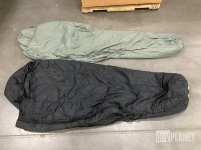 (64) Sleeping Bags