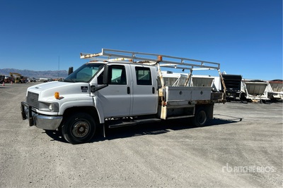 2008 Chevrolet C4500 4x2 Crew Cab Autocarro cassone fisso