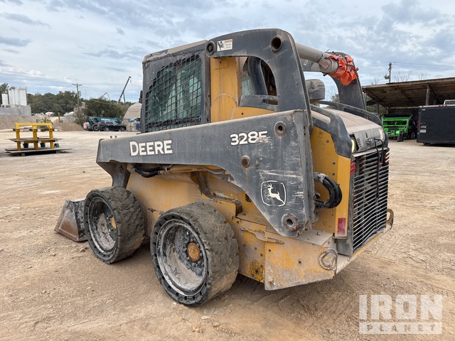 MINI CARGADOR SOBRE RUEDAS 2013 JOHN DEERE STEER