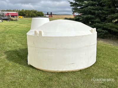 900 gal Poly Water Tank
