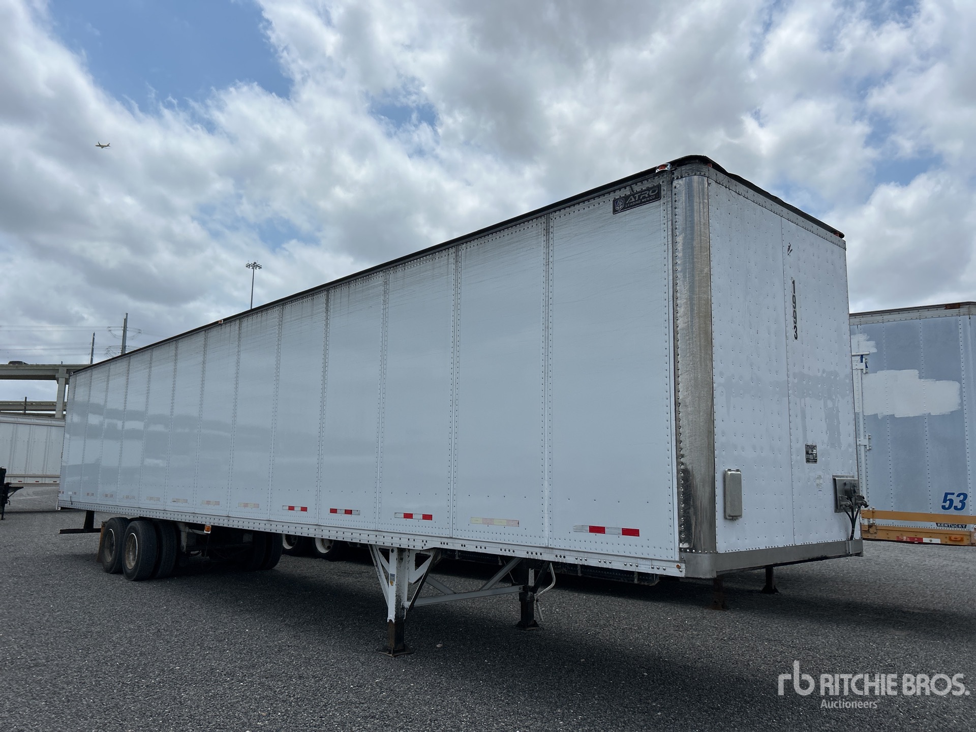 2022 Atro 53 ft x 102 in T/A Van Trailer