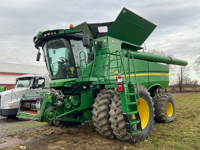 2014 John Deere S690 4x4 Combine Harvester (Inoperable)