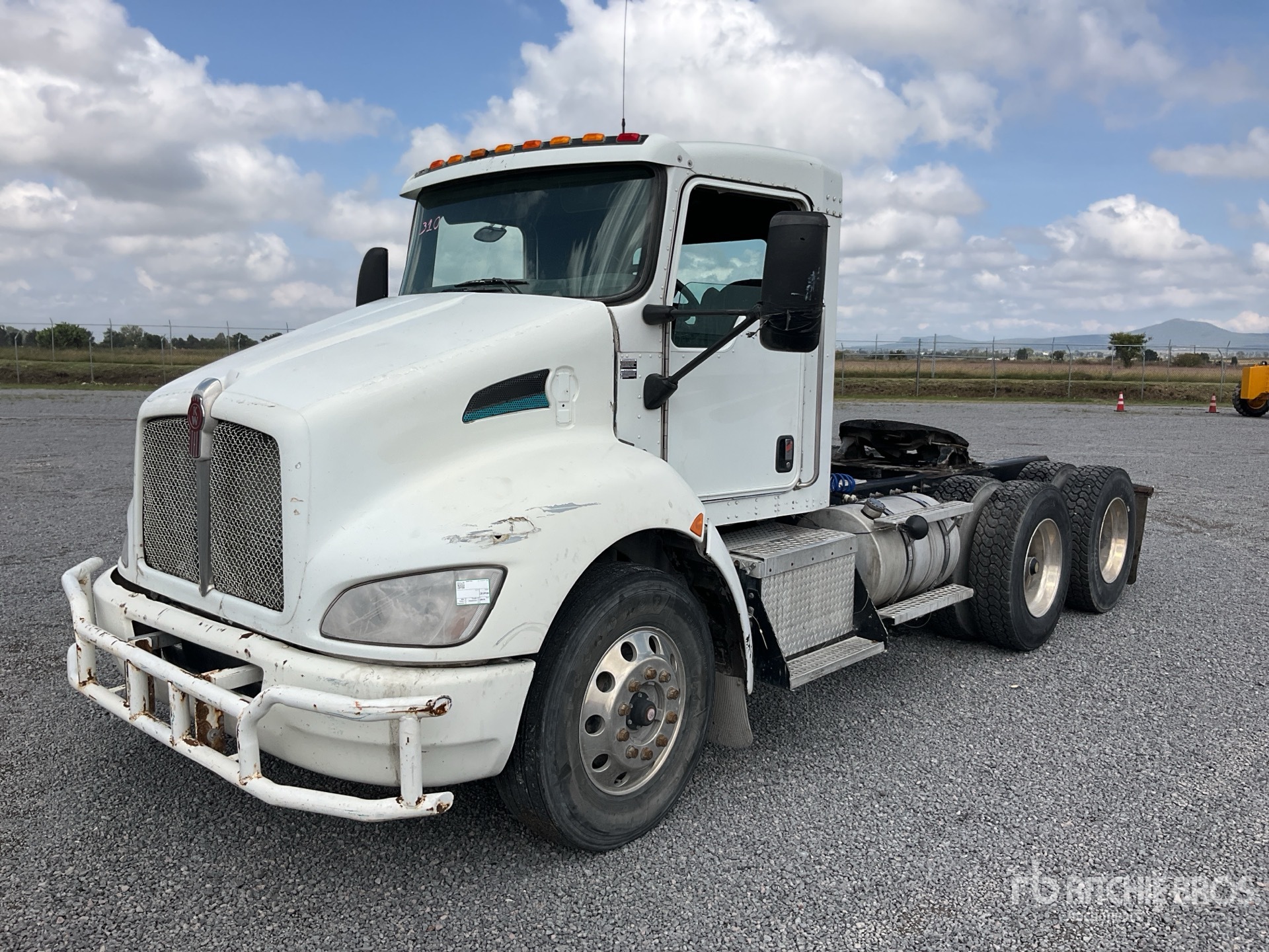 2015 Kenworth T370 6x4 Tractocamion / T/A Day Cab Truck Tractor (Inoperable)