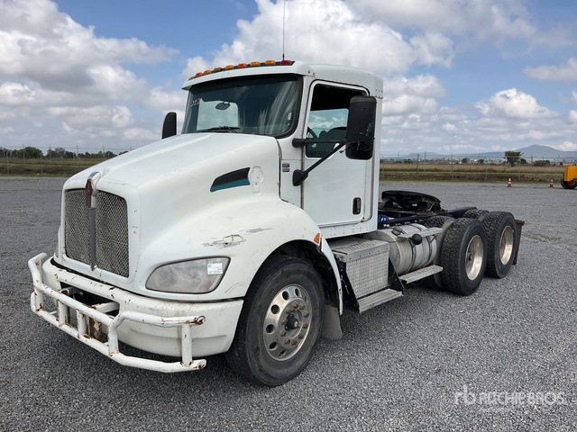 Inopratable 2015 Kenworth T370 6x4 Tractocamion (INOPERABLE) / Day Cab Truck ...