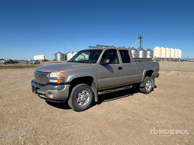 2005 GMC Sierra 2500 4x4 Crew Cab Pickup