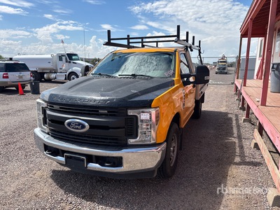 2019 Ford F-250 4x2 Flatbed Truck