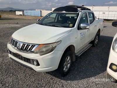 2016 Mitsubishi L200 4x4 Crew Cab Camioneta (INOPERABLE) / Pickup (Inoperable)