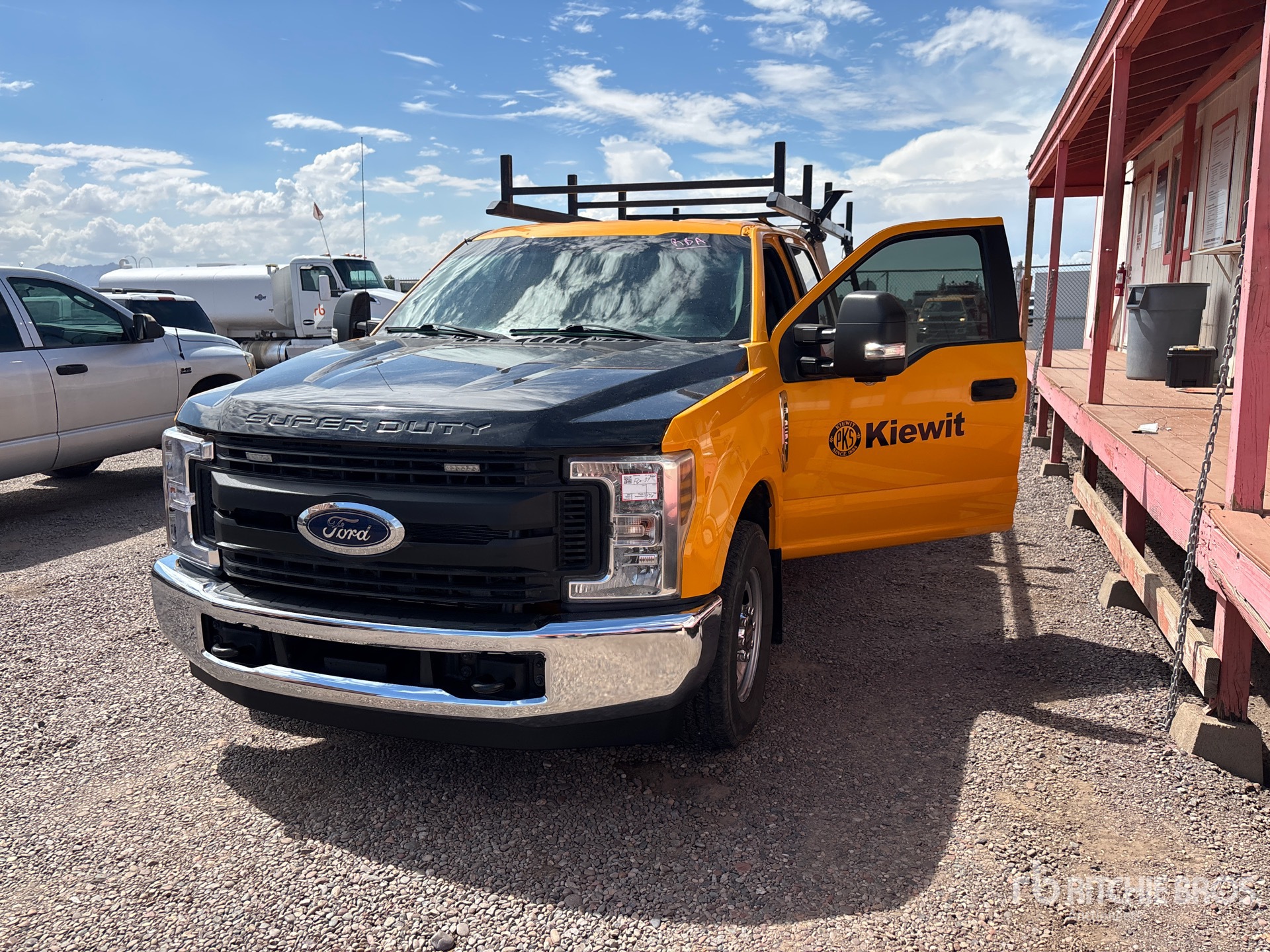 2018 Ford F-250 4x2 Crew Cab Flatbed Truck