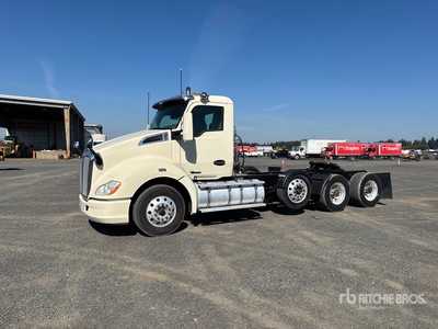 2019 Kenworth T680 8x4 Ciągnik siodłowy z kabiną dzienną Tri/A