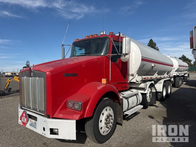 2009 Kenworth T800 5200 gal 8x4 Tanker Truck