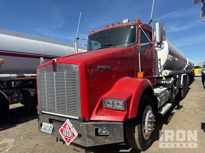 2012 Kenworth T800 5200 gal 8x4 Tanker Truck