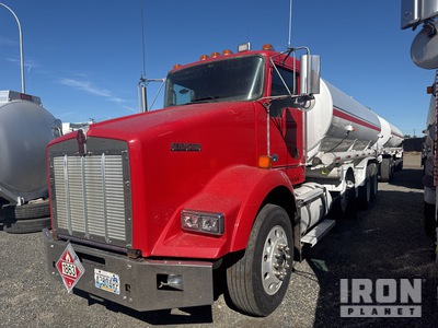 2014 Kenworth T800 5200 gal 8x4 Tanker Truck